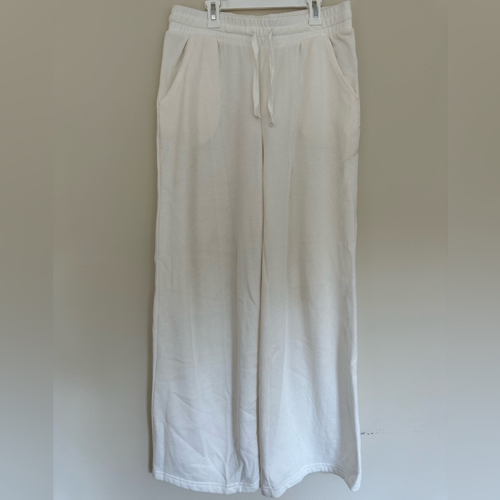 Colsie White sweats